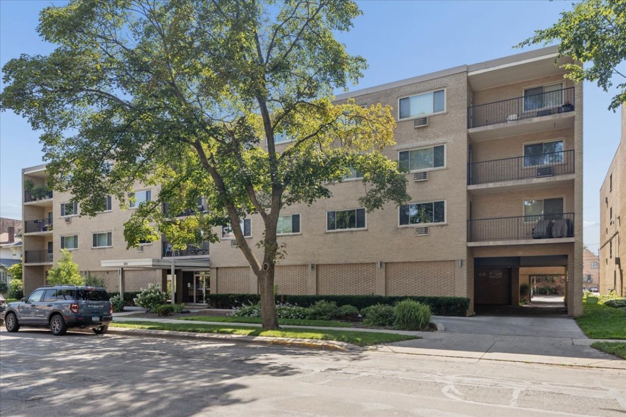 425 Home Avenue , Oak Park, IL 60302