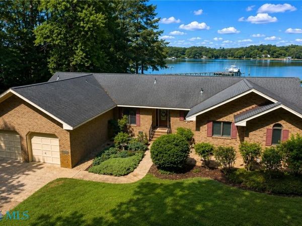 1046 Elm Grove Lane, North, VA 23128
