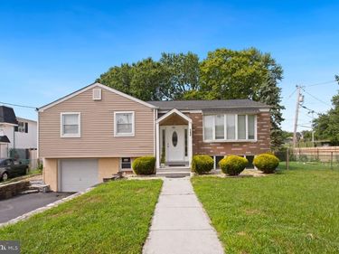 542 BURGESS STREET, PHILADELPHIA, PA 19116