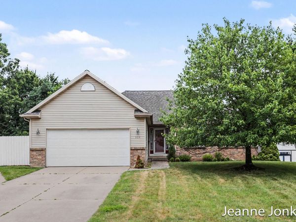 931 Sunset Hills Avenue NW, Grand Rapids, MI 49534
