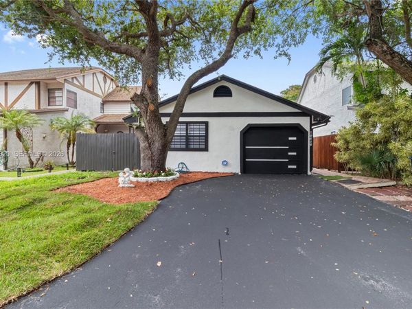 10626 SW 148th Ave Dr, Miami, FL 33196