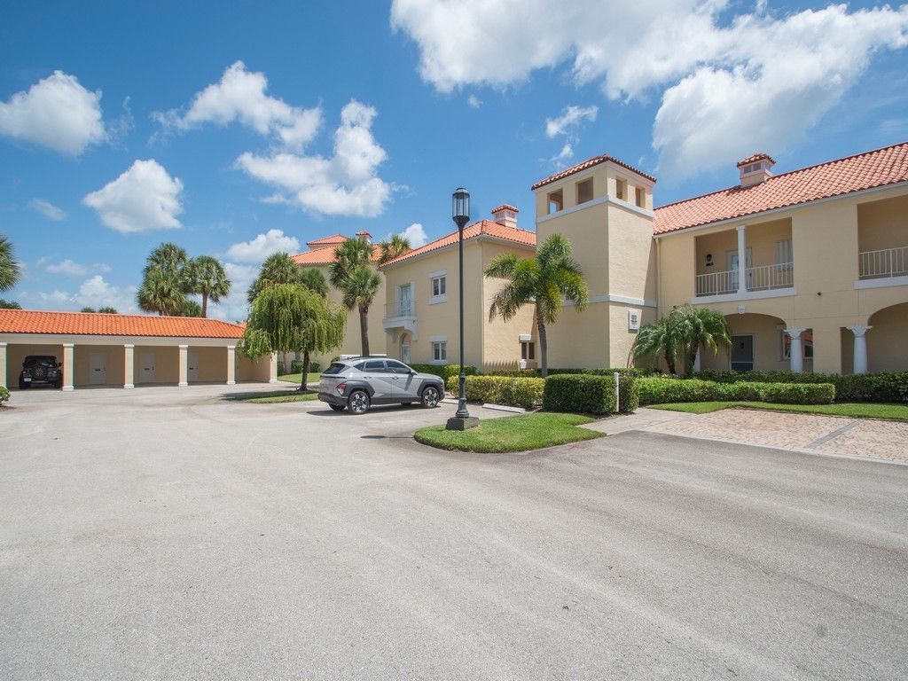 5060 Harmony Circle, Unit 102, Vero Beach, FL 32967 Photo