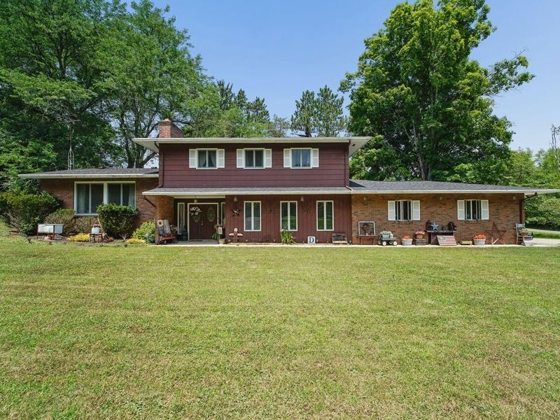 157 Spring Valley Drive SW, Granville, OH 43023 Photo 2
