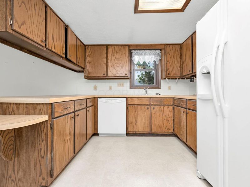 110 N Heatherhill Drive , Bellefontaine, OH 43311 Photo 11