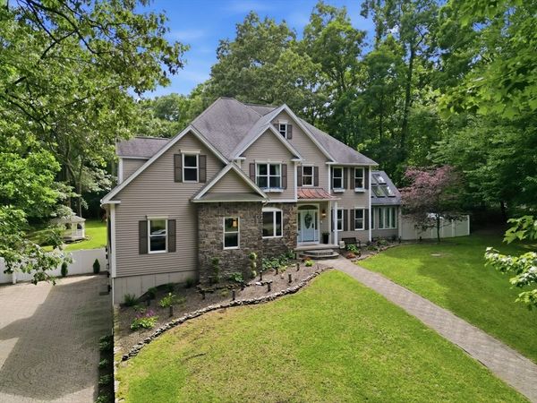 4 Iroquois Ln, Wilbraham, MA 01095