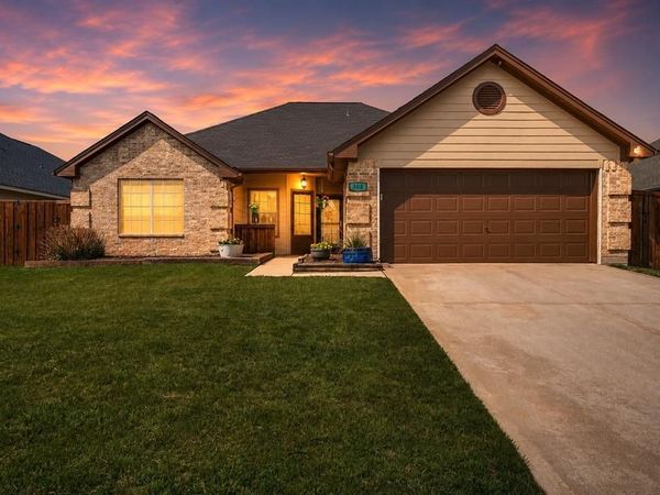 308 Glenview Drive, Aubrey, TX 76227