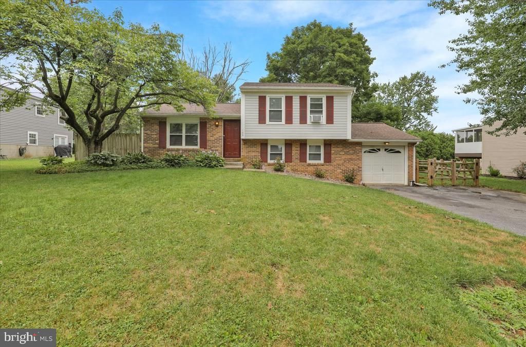 105 AUTUMN DRIVE , LITITZ, PA 17543