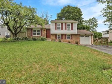 105 AUTUMN DRIVE, LITITZ, PA 17543
