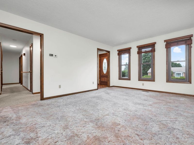 110 N Heatherhill Drive, Bellefontaine, OH 43311 Photo 5