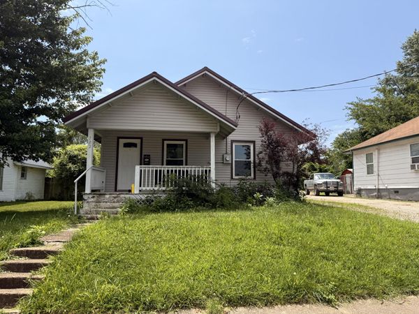 702 W 1st Street , Mountain Grove, MO 65711