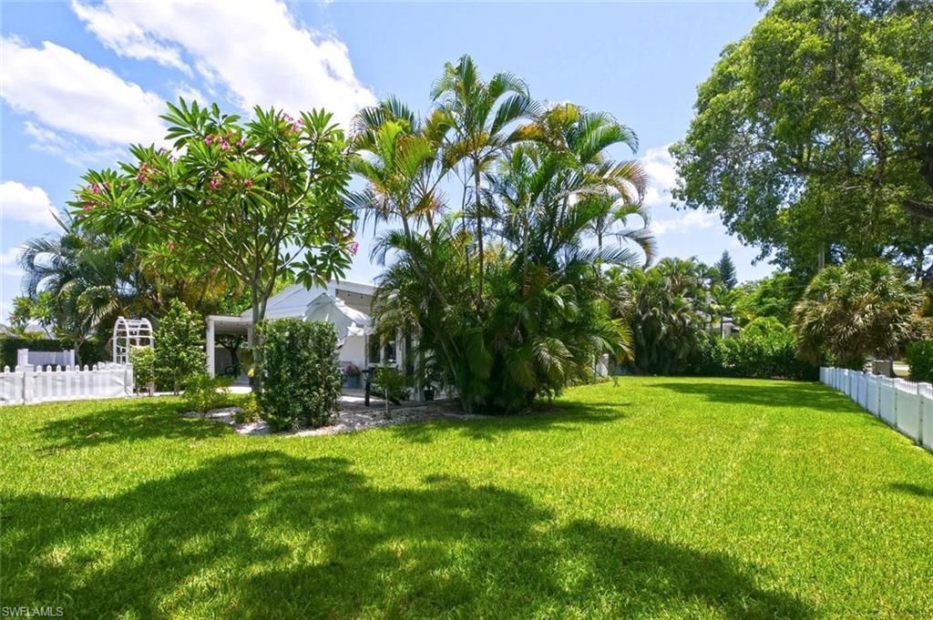 1216 10th St N, Naples, FL 34102 Photo