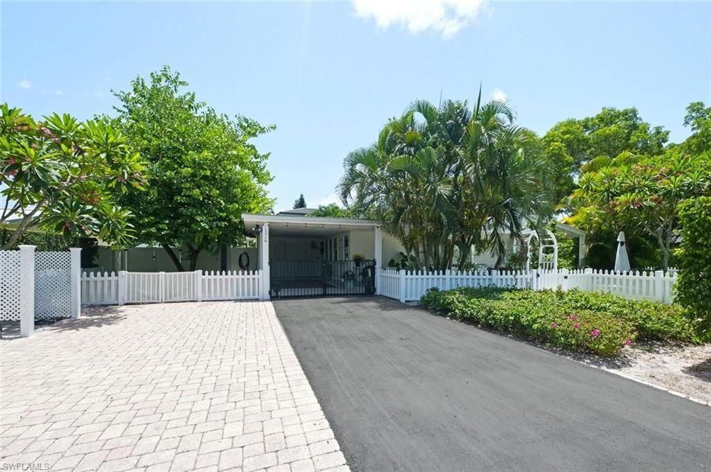 1216 10th St N, Naples, FL 34102 Photo