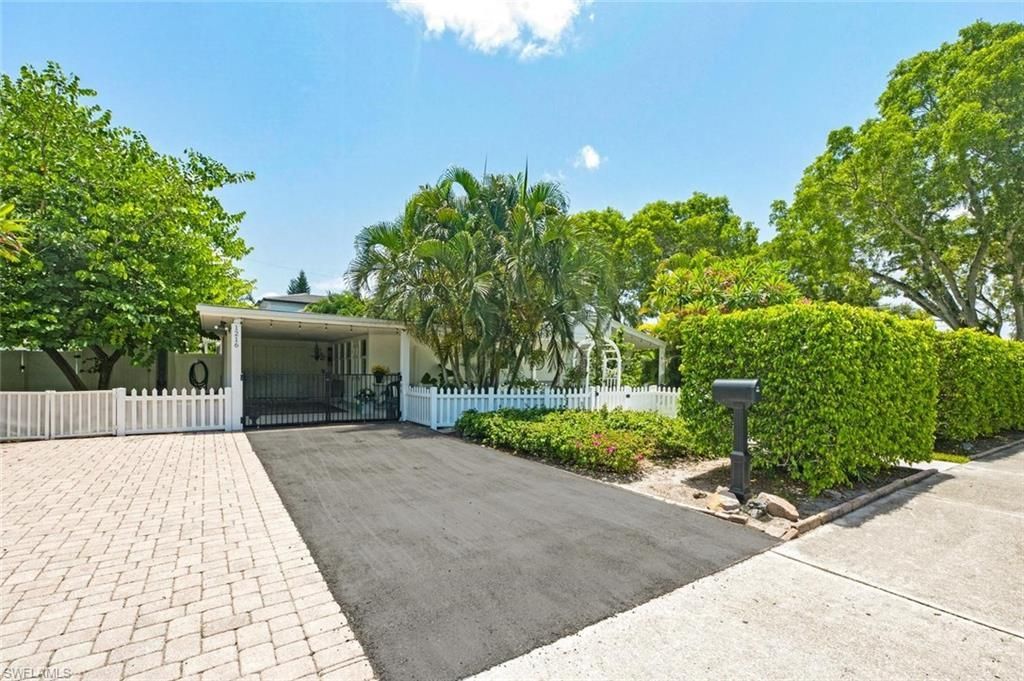 1216 10th St N, Naples, FL 34102 Photo