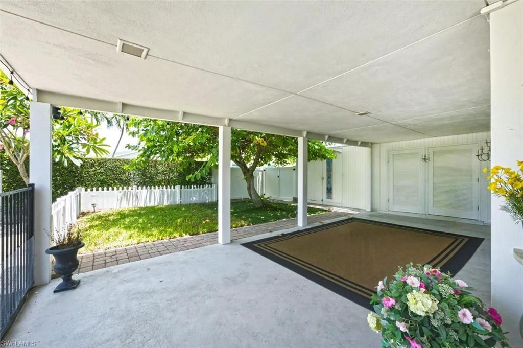 1216 10th St N, Naples, FL 34102 Photo