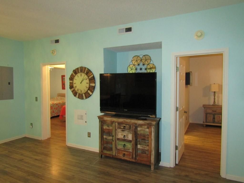 1221 Teal Lake Dr.  Photo 10