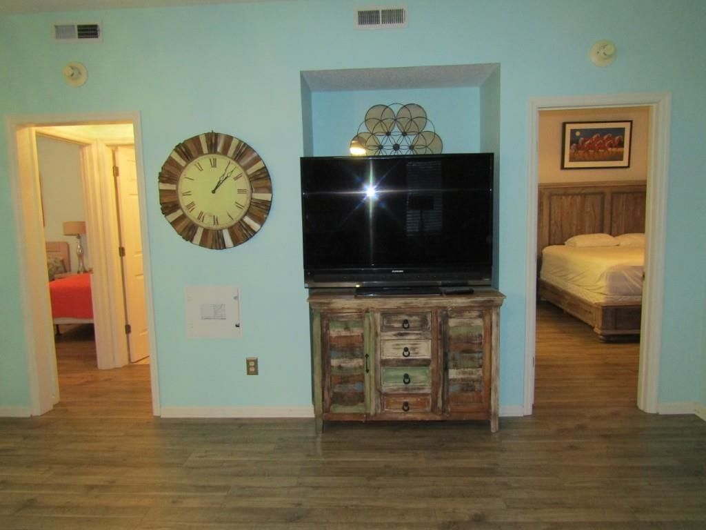 1221 Teal Lake Dr.  Photo 7