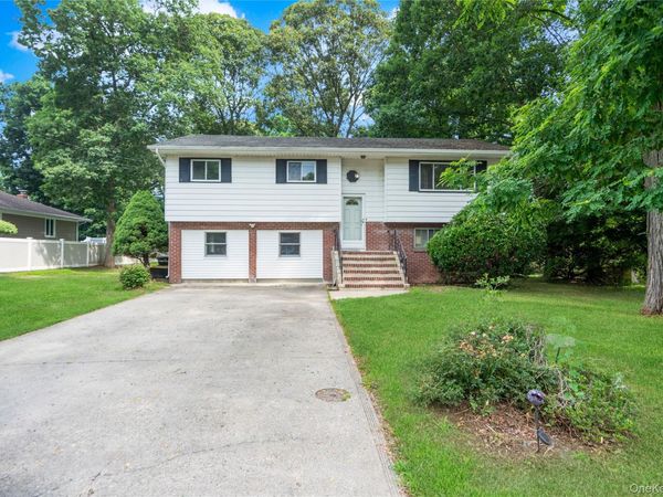 39 Wolfhollow Road , Centereach, NY 11720