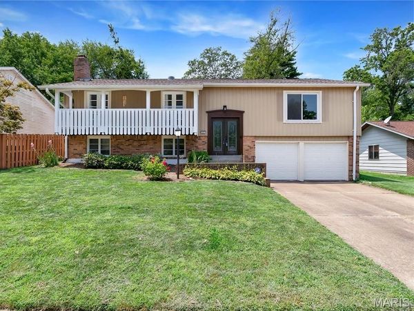 1431 Summerhaven Drive, St Louis, MO 63146