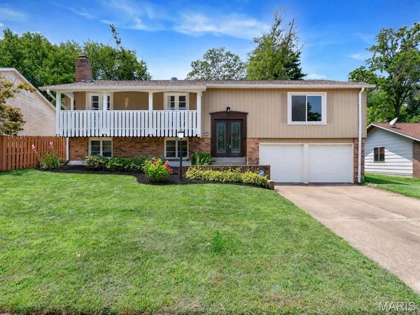 1431 Summerhaven Drive, St Louis, MO 63146
