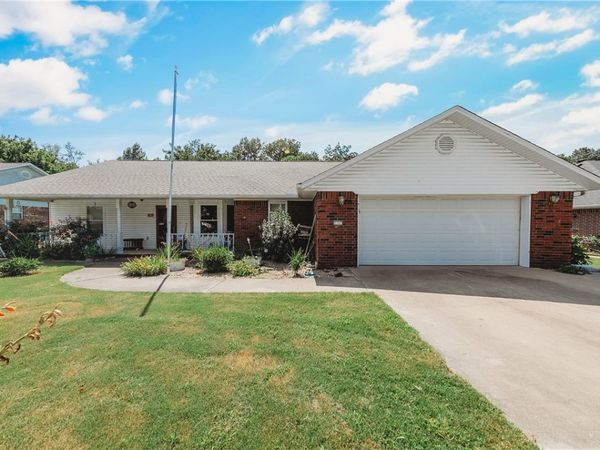 2102 K Street , Rogers, AR 72758