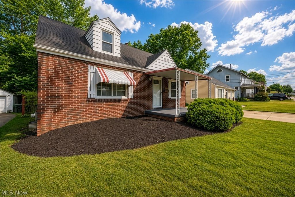 1320 19th Street Ne, Canton, OH 44714 Main Photo