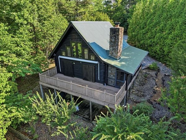154 Parkview Dr , Byrdstown, TN 38549