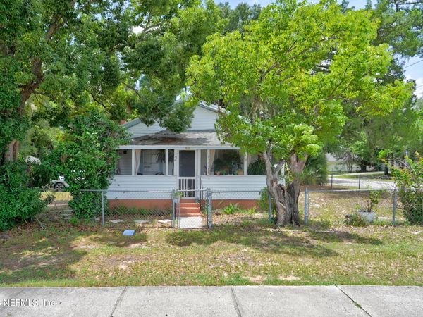 2 N OAKRIDGE Avenue, Green Cove Springs, FL 32043