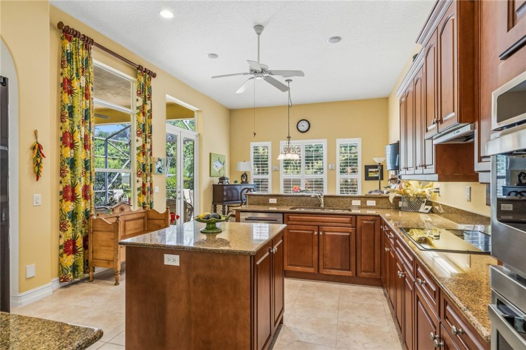 1065 Riverwind Circle, Vero Beach, FL 32967 Photo