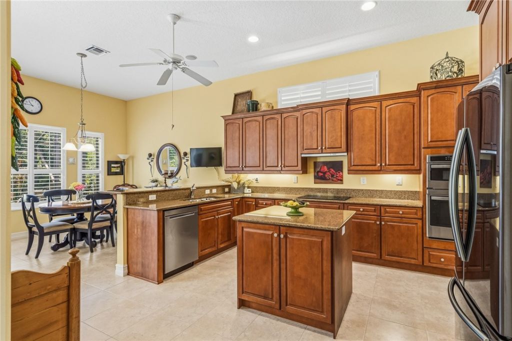 1065 Riverwind Circle, Vero Beach, FL 32967 Photo
