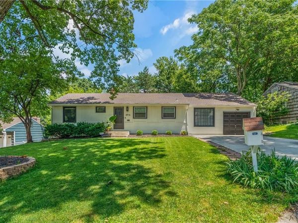 4916 W 78th Place, Prairie Village, KS 66208