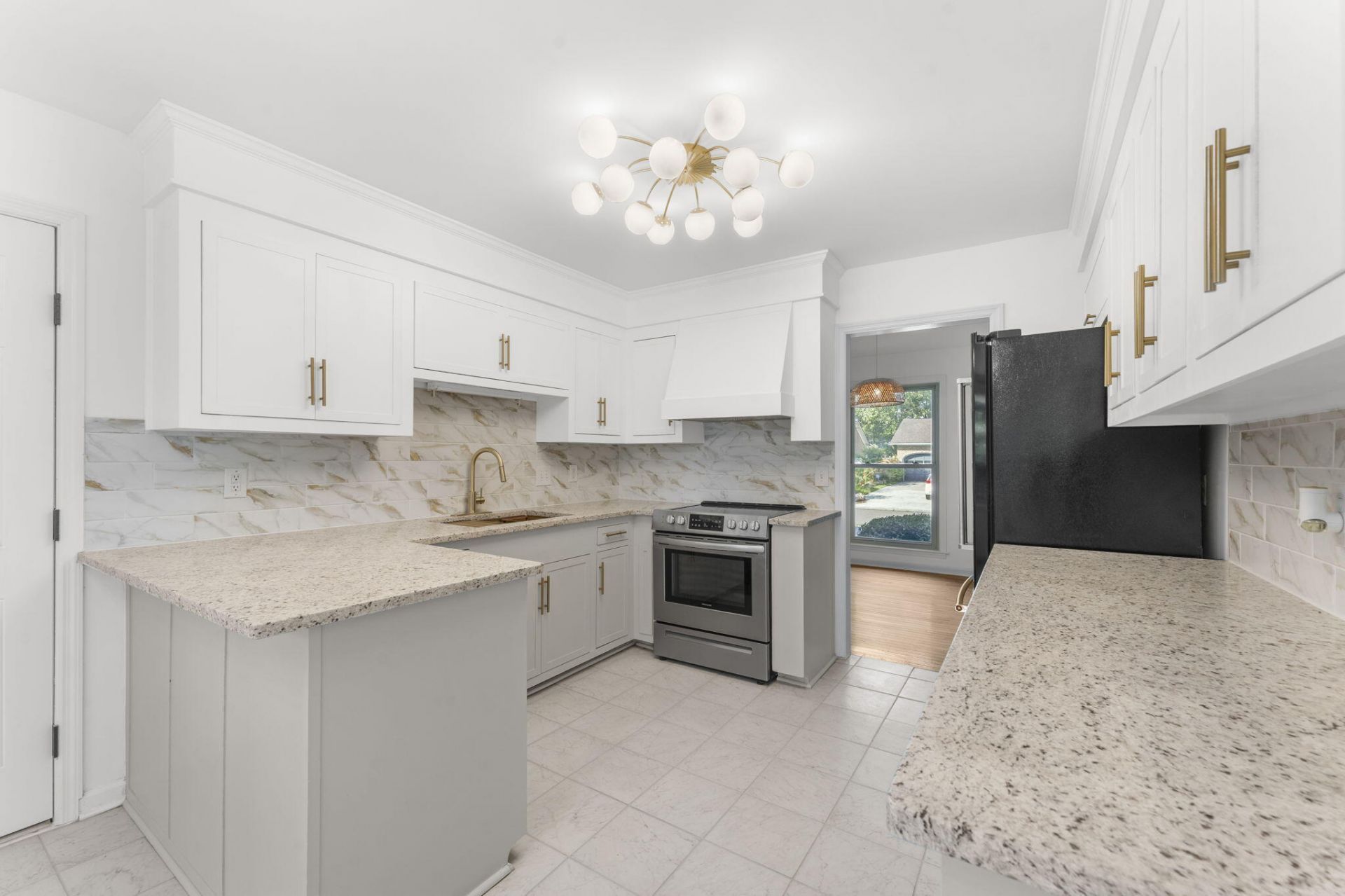 203 Stratford Drive Photo 8
