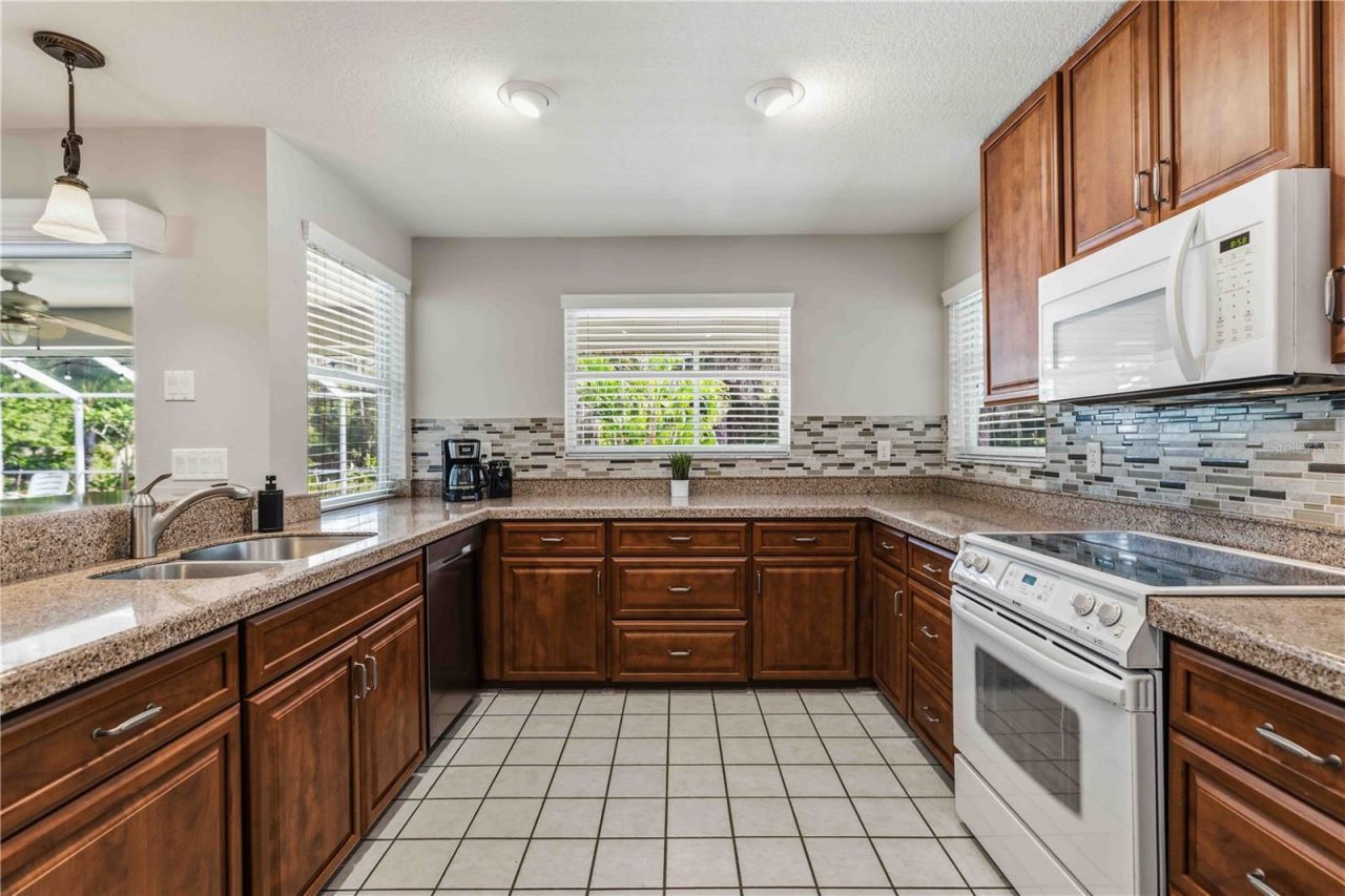 9308 65th Avenue E, Bradenton, FL 34202 Photo