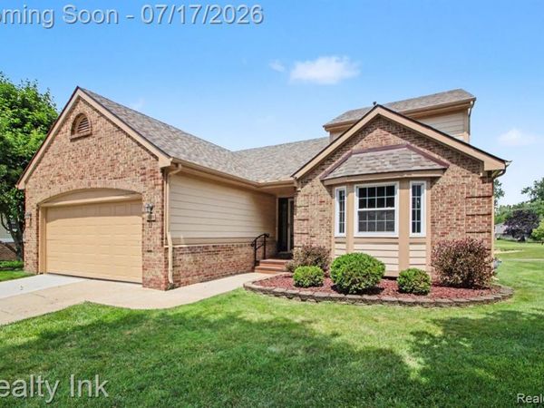 31223 Barrington Drive, Novi, MI 48377