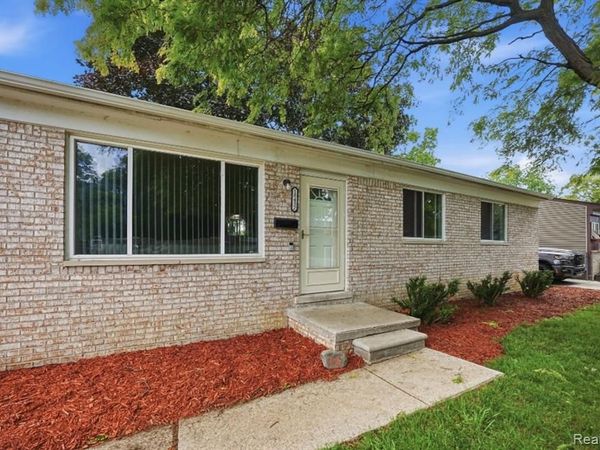 18432 Mesle Street, Roseville, MI 48066