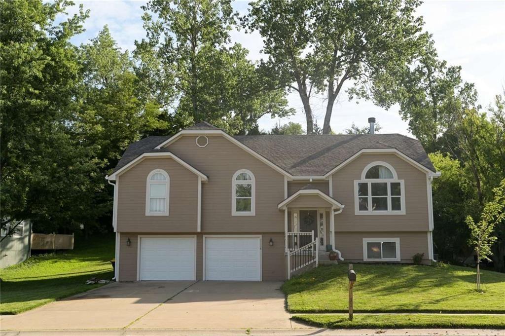 11116 NW 55th Street, Parkville, MO 64152 Main Photo