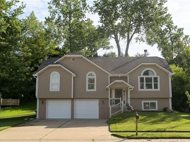 11116 NW 55th Street, Parkville, MO 64152