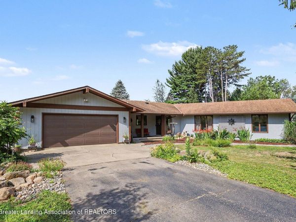 12196 Center Road, Bath, MI 48808