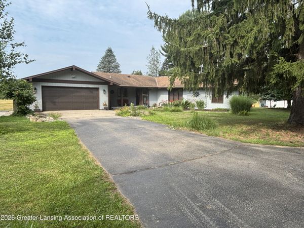 12196 Center Road, Bath, MI 48808