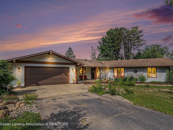 12196 Center Road, Bath, MI 48808