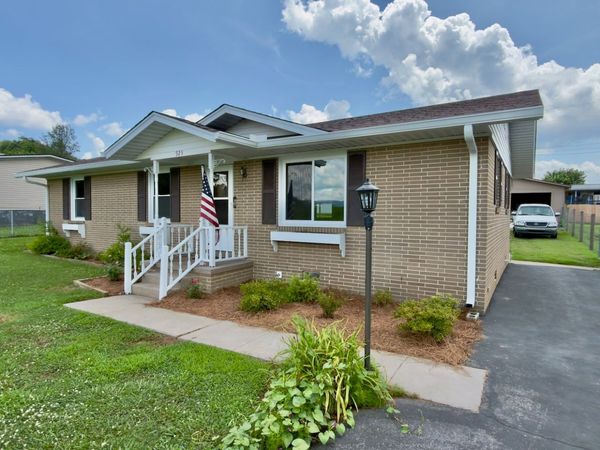 925 Old McMinnville Rd , Woodbury, TN 37190