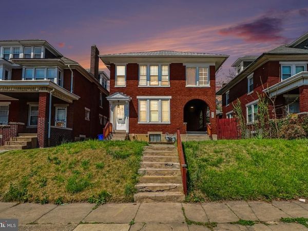 2038 MARKET STREET , HARRISBURG, PA 17103