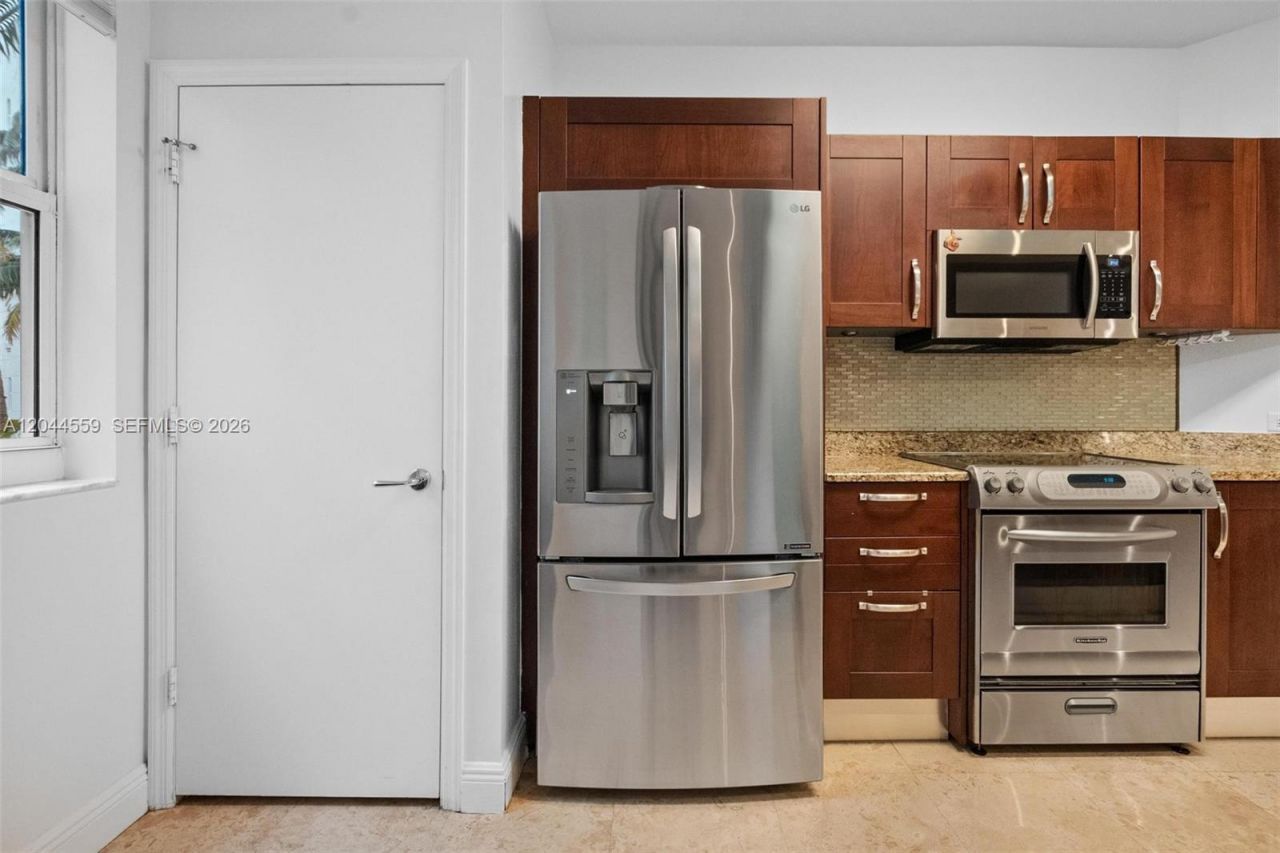 19900 E Country Club Dr , Unit 212, Aventura, FL 33180 Photo