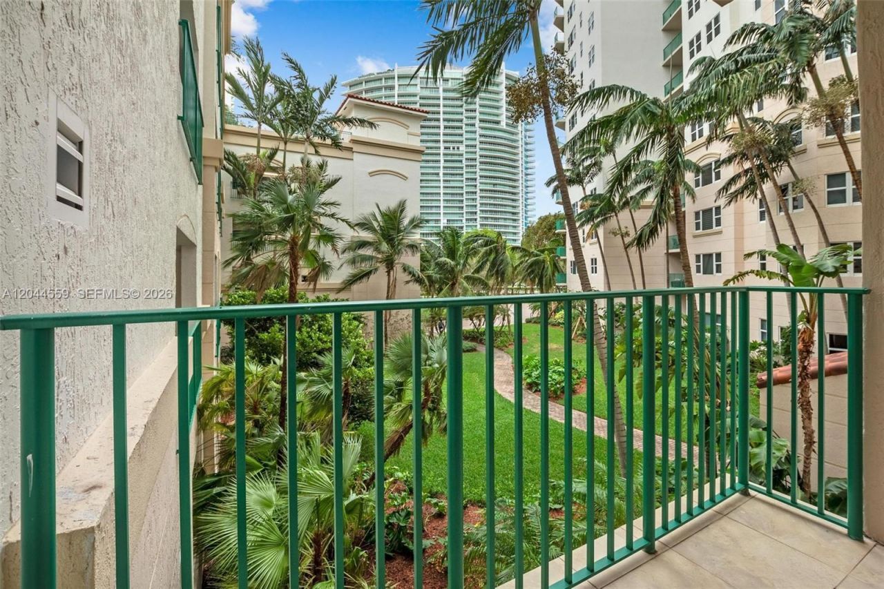 19900 E Country Club Dr , Unit 212, Aventura, FL 33180 Photo