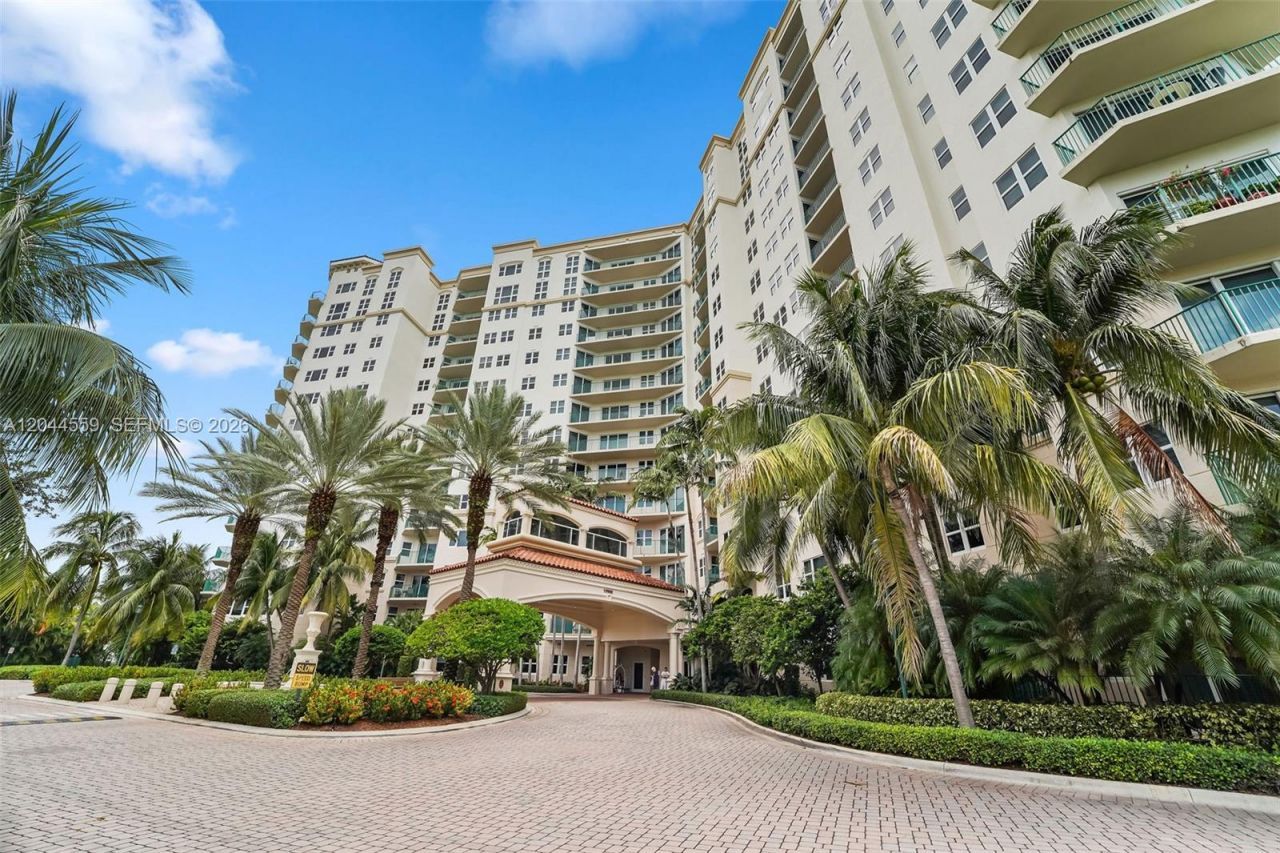 19900 E Country Club Dr , Unit 212, Aventura, FL 33180 Photo