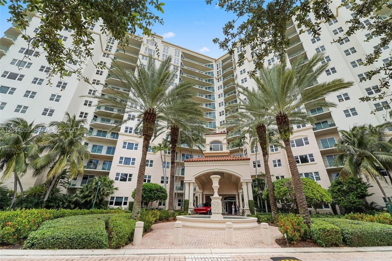 19900 E Country Club Dr , Unit 212, Aventura, FL 33180 Photo