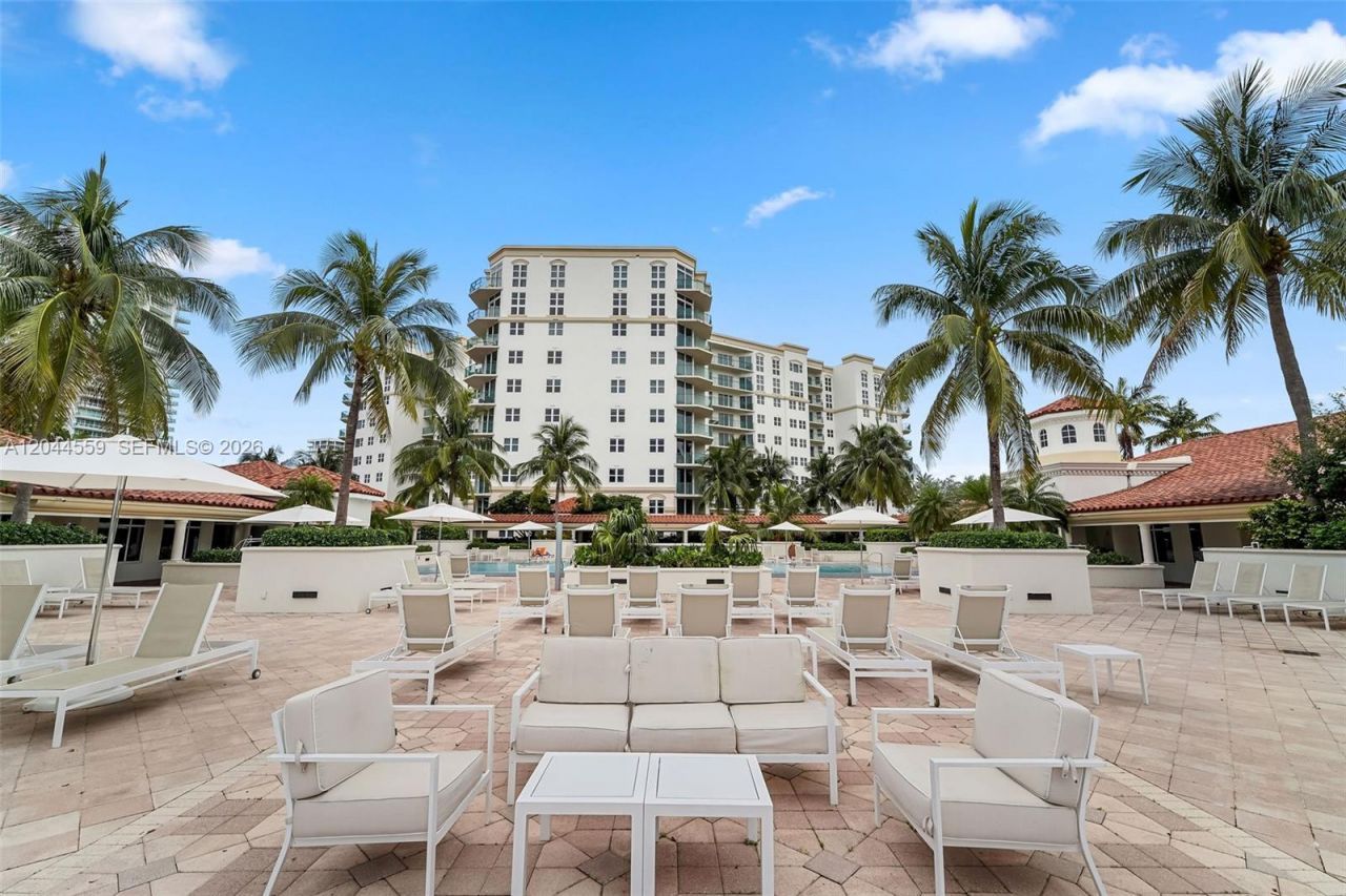 19900 E Country Club Dr , Unit 212, Aventura, FL 33180 Photo