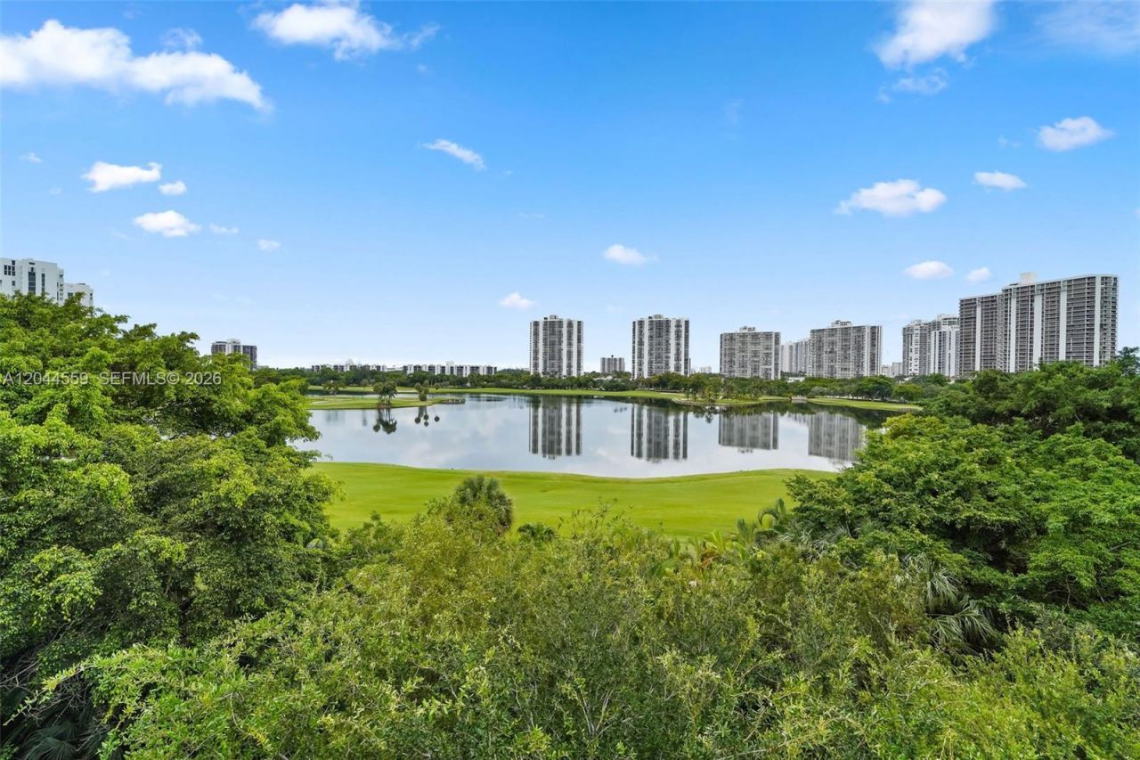 19900 E Country Club Dr , Unit 212, Aventura, FL 33180 Photo