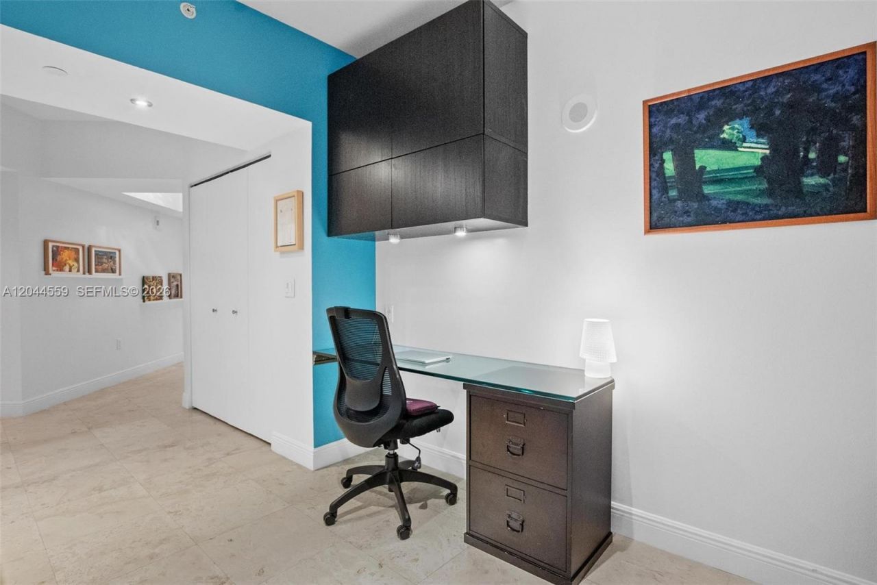 19900 E Country Club Dr , Unit 212, Aventura, FL 33180 Photo
