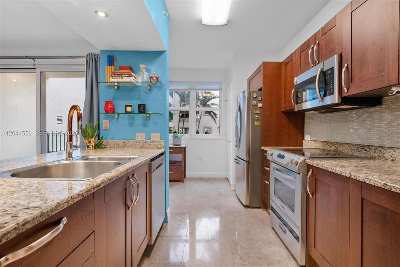 19900 E Country Club Dr , Unit 212, Aventura, FL 33180 Photo