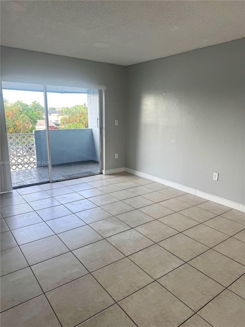1755 W 60th St, Unit D310, Hialeah, FL 33012 Photo